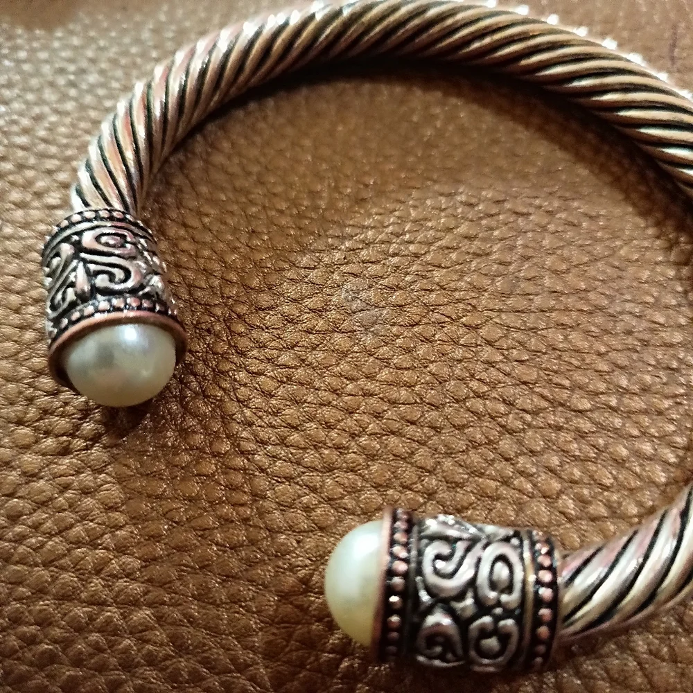 Bracelet - Picture 1 of 3